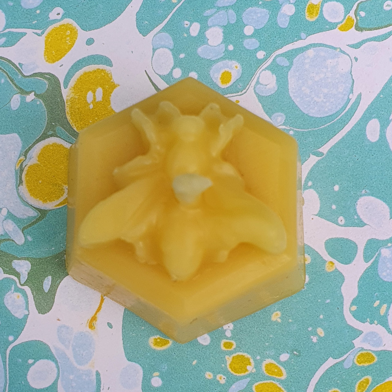[WAX002] Pure Beeswax Hexagonal Bee Light